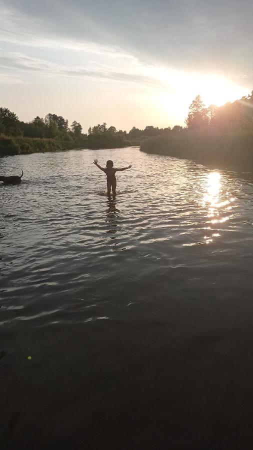 Domek Pod Trzema Kuropatwami Ily Kolo Urli Exteriér fotografie